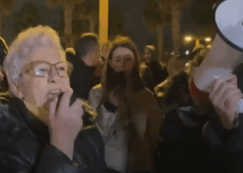 Banorët në Durrës protestë para Bashkisë: Ende nuk jemi dëmshpërblyer nga përmbytjet e kaluara