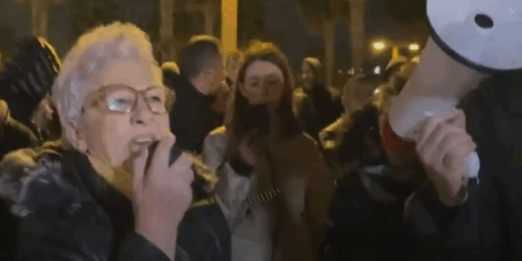 Banorët në Durrës protestë para Bashkisë: Ende nuk jemi dëmshpërblyer nga përmbytjet e kaluara
