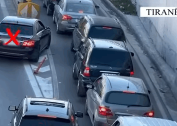 Rrugorja “ i grin” shoferët në gjoba, por trafiku në Tiranë mbetet në kaos