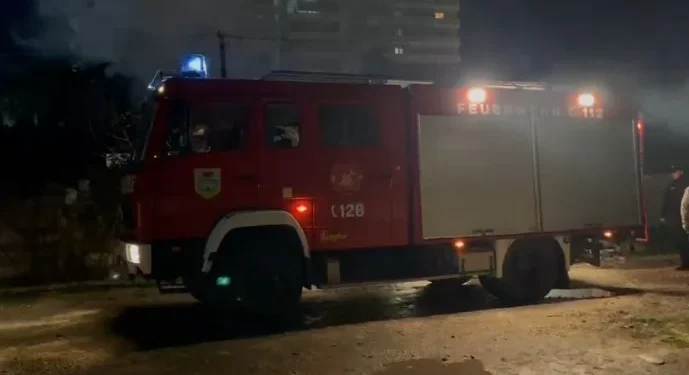 Digjet një banesë në Lushnjë, asfiksohet një 12-vjeçare
