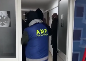 Goditen nënkomisarët që organizonin baste sportive të paligjshme, masa sigurie për 6 efektivë