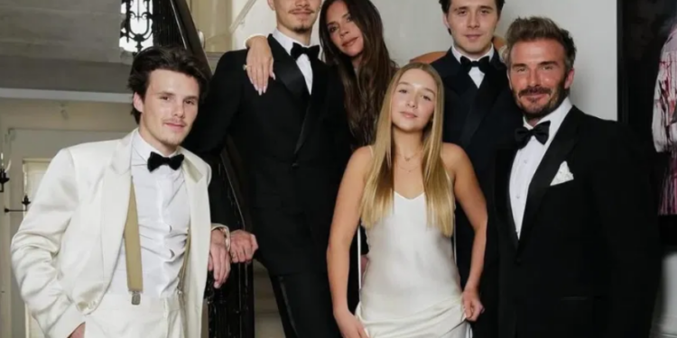 Pas ‘shpërthimit’ të Brooklyn, familja Beckham del për herë të parë në publik
