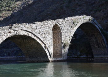Monumente kulture në rrezik: Dimri ekspozon objektet e amortizuara në Elbasan