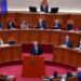 Berisha-Ramës: Po je burrë, qëndro në zyrë më 24 janar