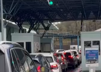Kthimi i emigrantëve pas festave/ Radhë të gjata në Kakavijë, pala greke punon vetëm me 2 sportele