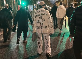 “Vllazën, demokracia në rrezik”