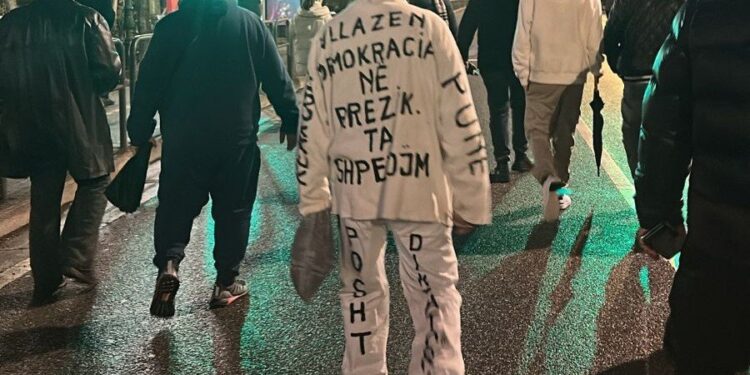 “Vllazën, demokracia në rrezik”