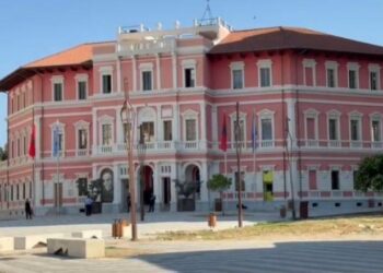 Mbyllja e Tregut Industrial në Vlorë, miratohet krijimi i dy tregjeve të përkohshme ambulante