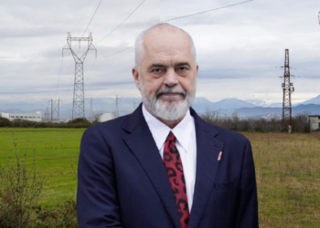 Bar dhe pellgje uji/ Panorama reale e parkut teknologjik imagjinar ”Durana”