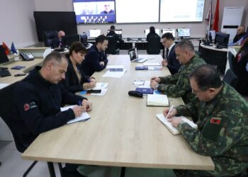 Shqipëria nën ‘pushtetin’ e ujit/ Ministri Vengu mbledh Komitetin e Emergjencave Civile