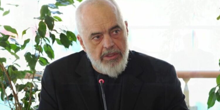 Përmbytjet/ Rama: Fajin e kanë ata që hedhin qese dhe shishe