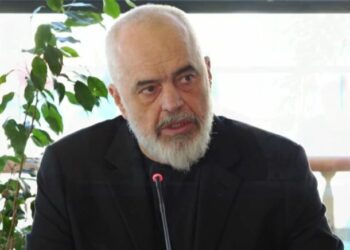 Rama sulmon sërish gjyqtarët: Në Kushtetuese po zhvillohet një farsë e shëmtuar për rritje rrogash me gjyq