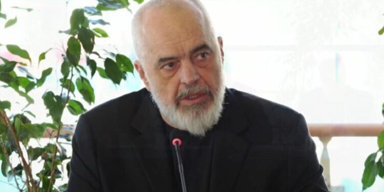 Rama sulmon sërish gjyqtarët: Në Kushtetuese po zhvillohet një farsë e shëmtuar për rritje rrogash me gjyq