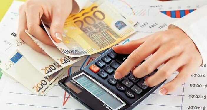 Nga Greqia në Irlandë, e vendet arabe, shqiptarët që punojnë jashtë fituan 663 mln euro në 2024
