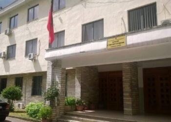 Abuzoi sek*ualisht me vajzën e mitur të partneres, burg për njerkun në Gjirokastër