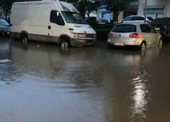 Përmbytet Lezha, situatë problematike në lagjen “Besëlidhja” dhe në disa shkolla
