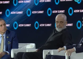 “Mendon se je trashgimtar i Aristotelit”/ Protothema: Rama sulmon dhe tall gazetarin grek