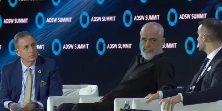 “Mendon se je trashgimtar i Aristotelit”/ Protothema: Rama sulmon dhe tall gazetarin grek