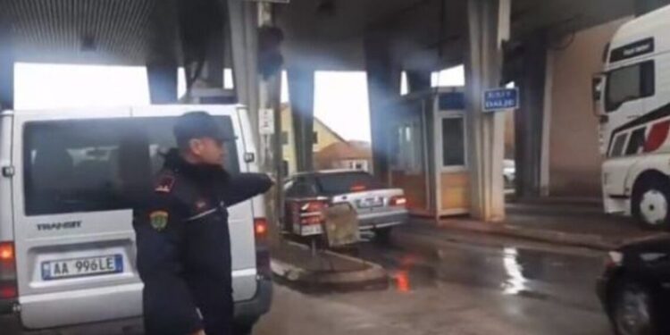 Tentoi të largohej nga Shqipëria, kapet në Qafë Thanë 38-vjeçari i shpallur në kërkim