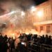 Protesta para kryeministrisë/ DW: Për tri orë u përsëritën kërkesat për dorëheqjen e Ramës e Ballukut