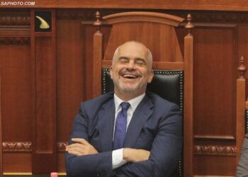 Shqiptarët të pashpresë! 53% presin përkeqësim të financave në 12 muajt në vijim