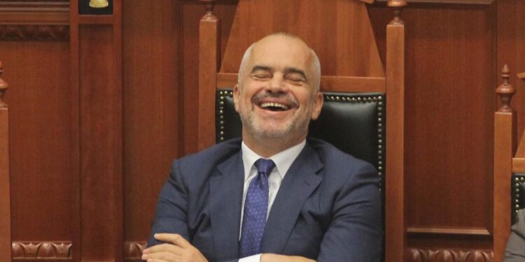 Shqiptarët të pashpresë! 53% presin përkeqësim të financave në 12 muajt në vijim
