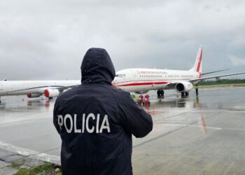 Rinas/ Dokumente false dhe kontrabandë, arrestohen në aeroport 6 kinezë dhe një bjelloruse