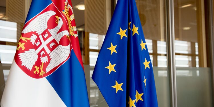 Popullsia serbe e zhgënjyer, bie mbështetja për anëtarësimin në BE