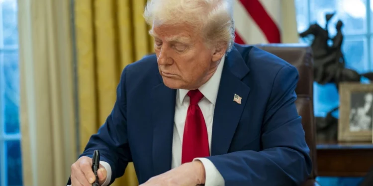 Trump thirrje amerikanëve: Mos përdorni Tylenol për gratë shtatzëna dhe fëmijët!