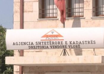 Urdhri për zhvendosjen e Kadastrës së Vlorës në Tiranë/ Mbi 50 punonjës kundër vendimit për lëvizjen