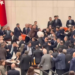 Plas grushti në Parlament