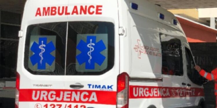 Çfarë ndodhi? E reja gjendet e plagosur me armë zjarri pranë Fakultetit të Ekonomisë në Tiranë