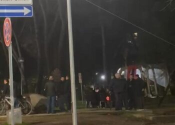 Protesta e PD-së/ Zhvendoset sërish grupi i Adriatik Lapajt, i lirojnë bulevardin Berishës