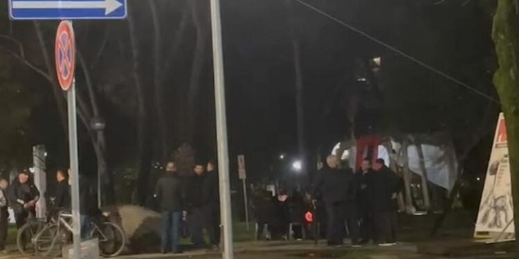 Protesta e PD-së/ Zhvendoset sërish grupi i Adriatik Lapajt, i lirojnë bulevardin Berishës