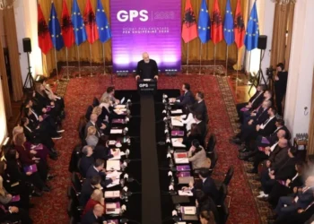 100 minuta fjalim/ Rama nuk e “lëshon” Ballukun, sulmon prokurorët e SPAK dhe bën për “gjynah” Karçanajn