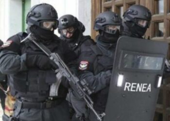 Aksion gjatë natës, zbulohet baza e arsenalit të armëve në Tiranë