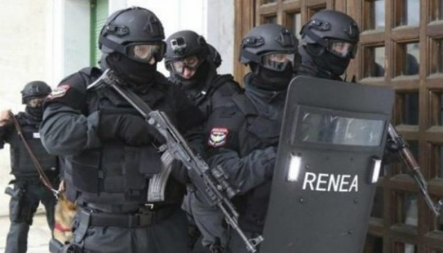 Aksion gjatë natës, zbulohet baza e arsenalit të armëve në Tiranë