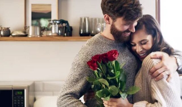 Si mund ta tregosh veten në Ditën e Shën Valentinit, një udhëzues i pagabueshëm për burrat