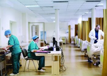 Shëndetësia “nga xhepi”, familjet shqiptare paguajnë faturën më të lartë në rajon