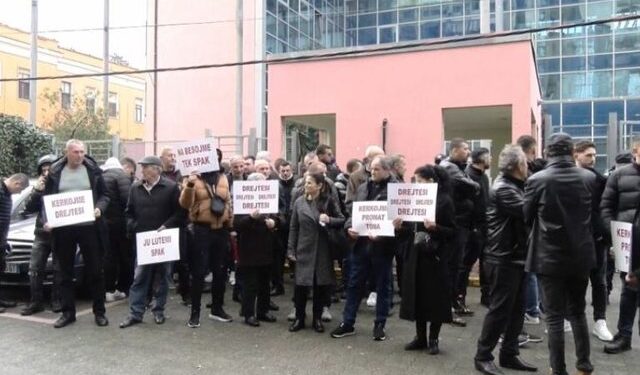 Kundër ndërtimit të resortit turistik, banorët e Rrjollit protestojnë para SPAK-ut