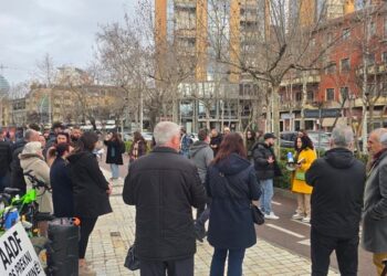 Seanca parlamentare pritet me protesta nga banorët e Rrjollit dhe të prekurit nga projekti TID