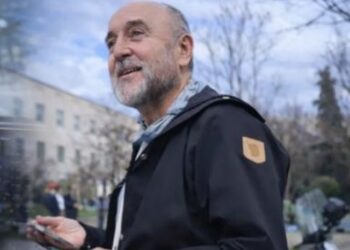 “Nuk i besova syve”, Turisti mahnitet me ndershmërinë e shqiptarëve: Më ra portofoli në makinën me qira, ma sollën te hoteli