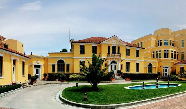 Njoftimi i pazakontë i ambasadës së SHBA: Shmangni këto ambiente në Tiranë, ka rrezik sigurie!