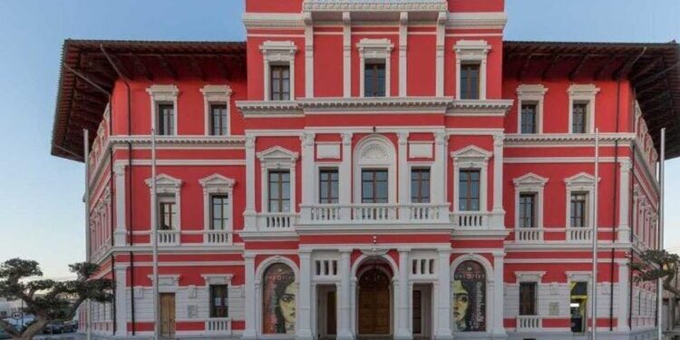 OPGJ 10 orë në Bashkinë e Vlorës, sekuestrohen dosjet dhe kontratat e plazheve