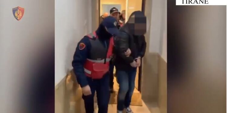 Zbulohet apartamenti i përshtatur për prosti*ucion në Tiranë, dy të arrestuar
