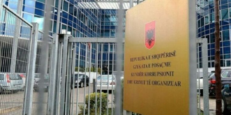 Trafik droge me Italinë/ GJKKO shpall të pafajshëm ish-policin, burg për të pandehurit e tjerë