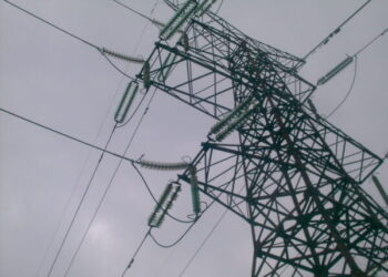Disa fshatra të Lezhës në errësirë, pa energji elektrike prej më shumë se 12 orësh