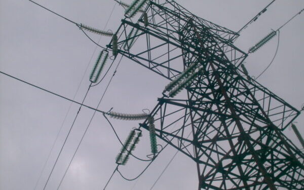 Disa fshatra të Lezhës në errësirë, pa energji elektrike prej më shumë se 12 orësh