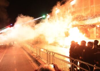 Protesta e opozitës/ 52 të shoqëruar, 17 persona të arrestuar dhe 35 nën hetim