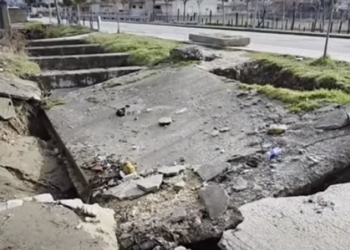 Pogradec/ Shiu shkakton dëme në infrastrukturë, shkatërrohet një pjesë e unazës rrugore